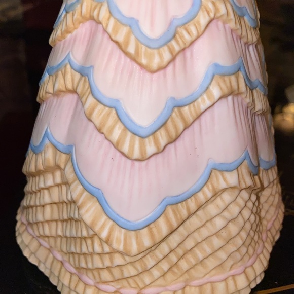 Lenox Belle of the Ball Porcelain Figurine Lady w Purse VERY GOOD CONDITION - Picture 6 of 7